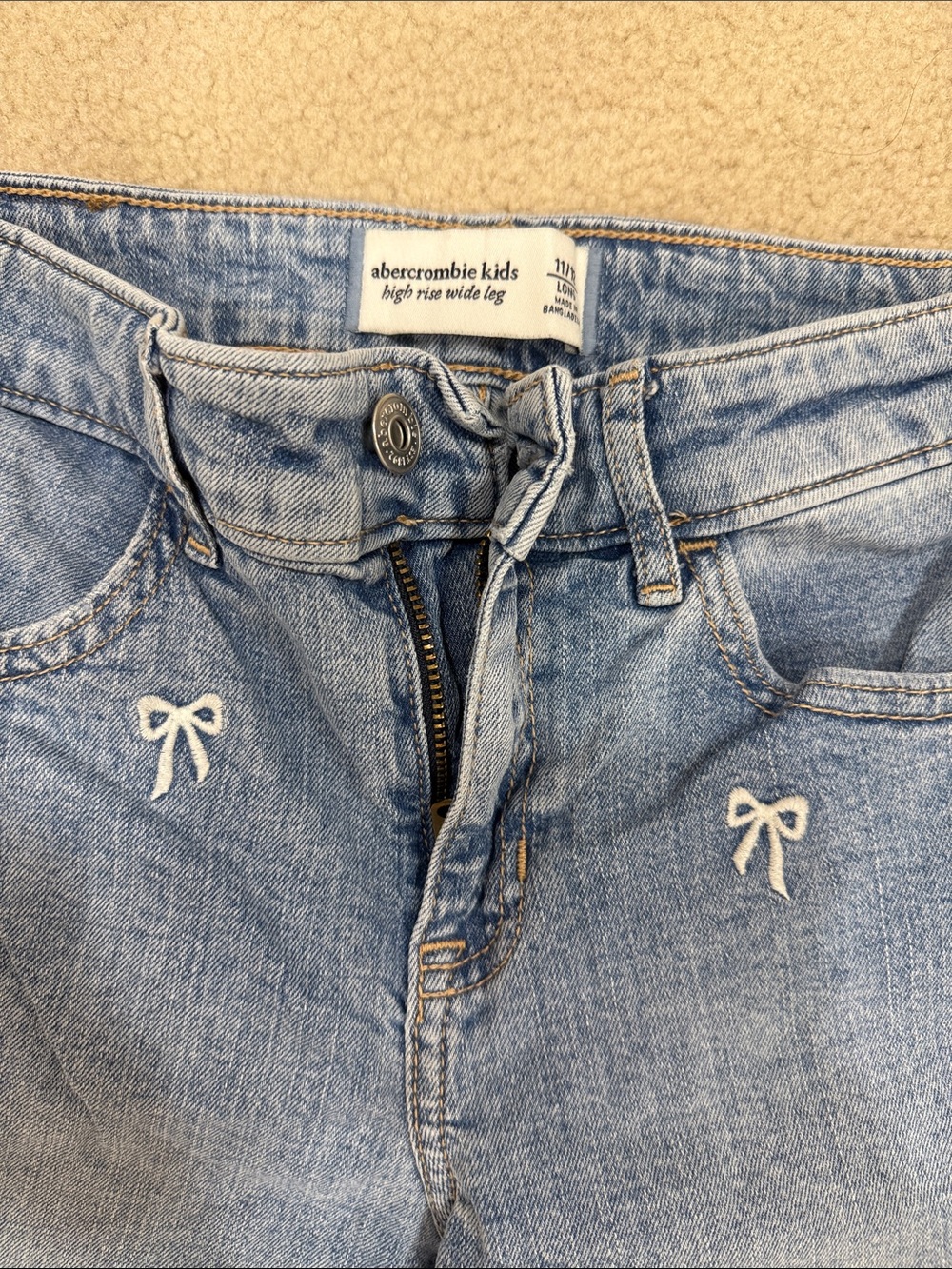 Abercrombie kids high rise wide leg Light Blue Embroidered Jeans - Picture 2 of 3